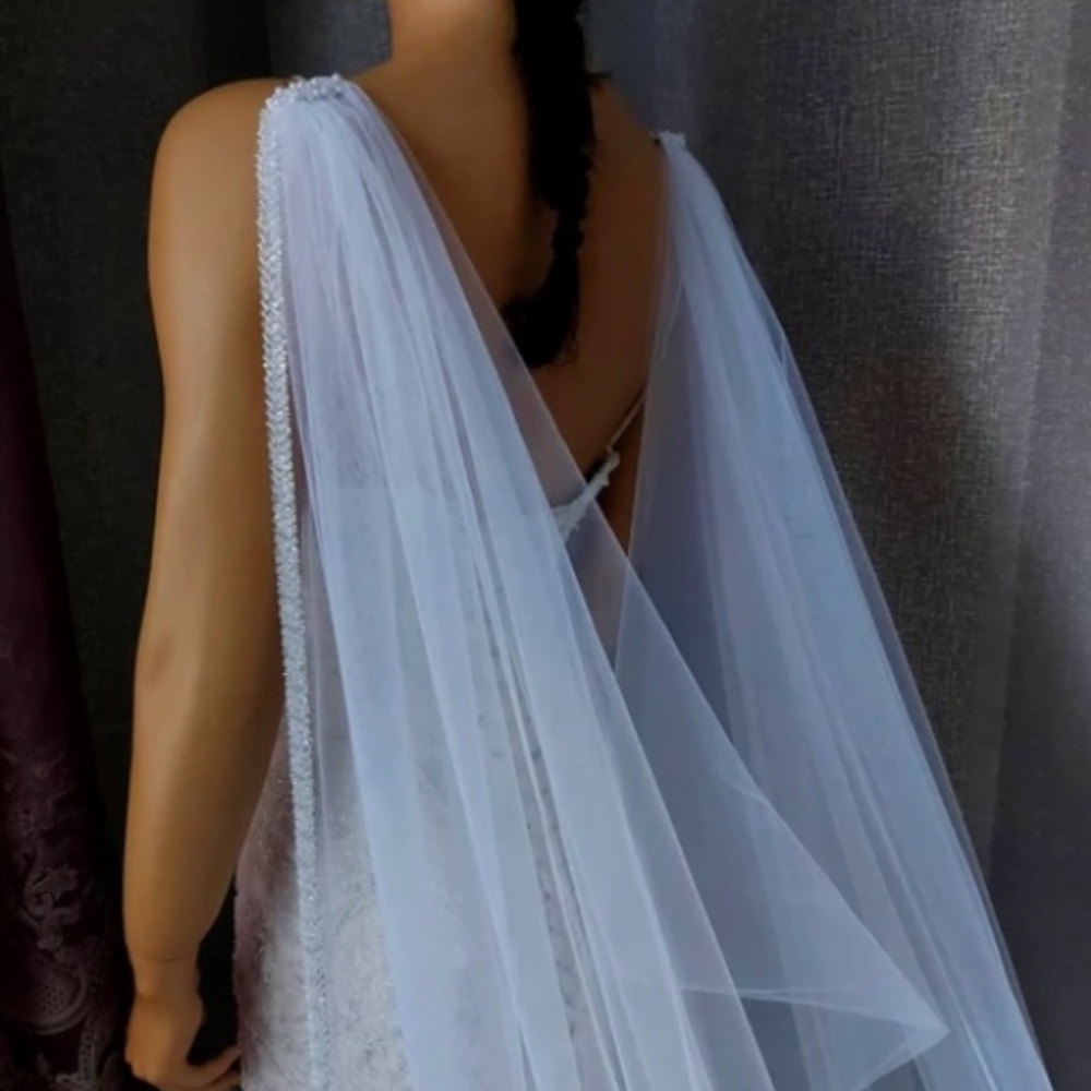 Cathedral length cape veil